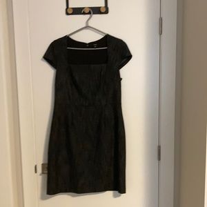 Incredibly flattering square neck, cap sleeved dress.